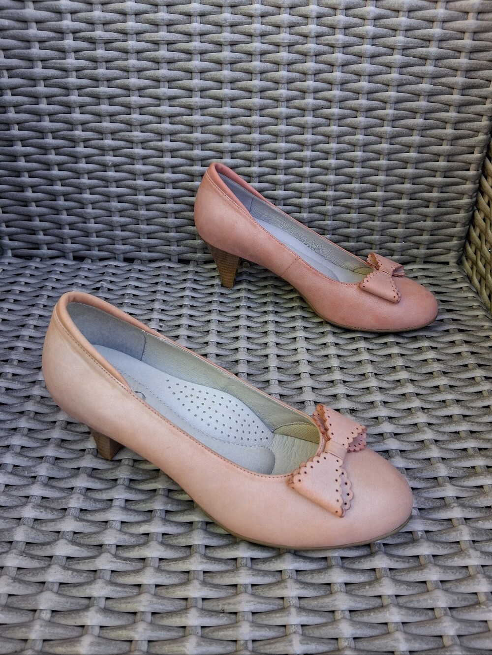 LIDO ⁷Classic Women's Pink Bow Mid-Heel Pumps